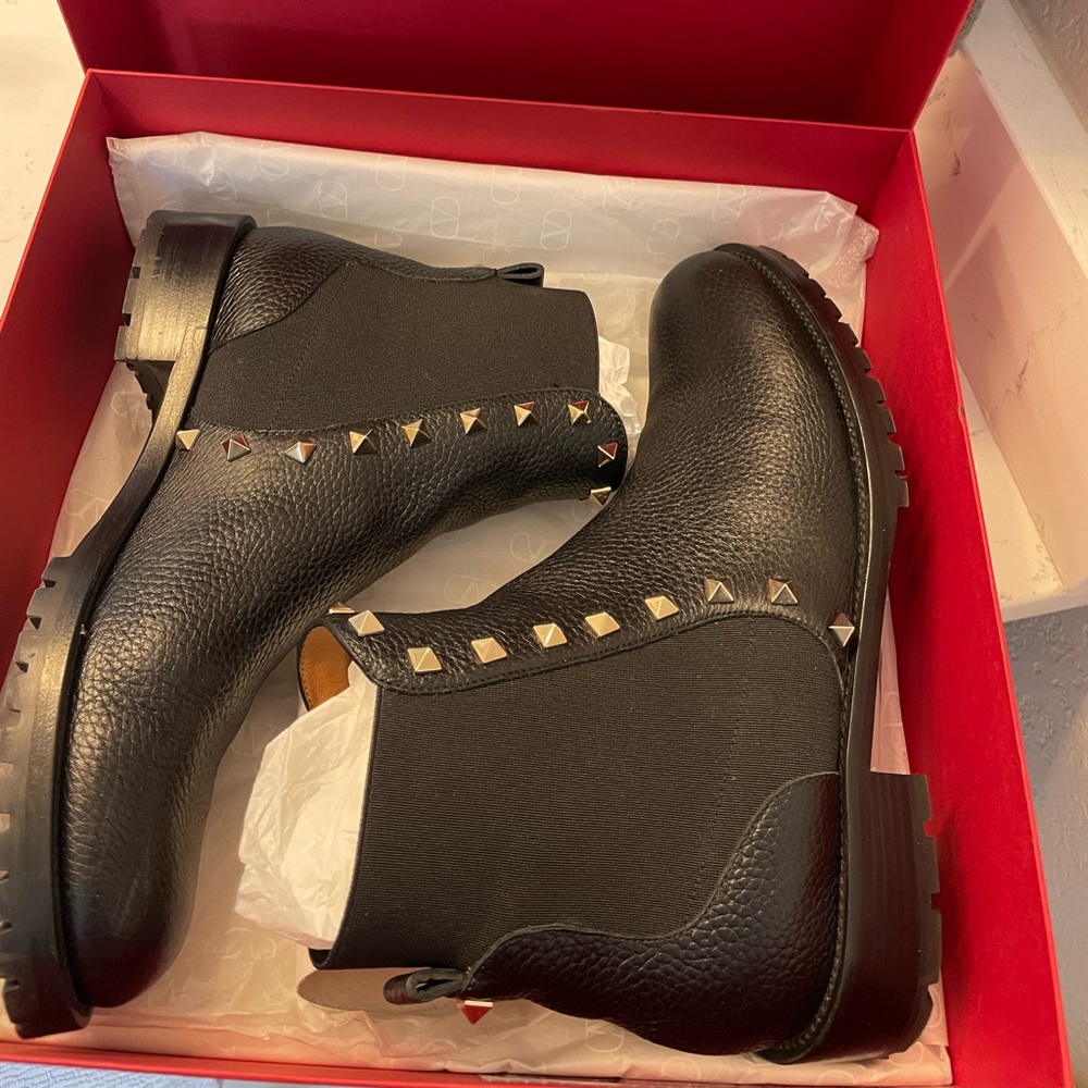 Valentino rockstud Chelsea boot - like new